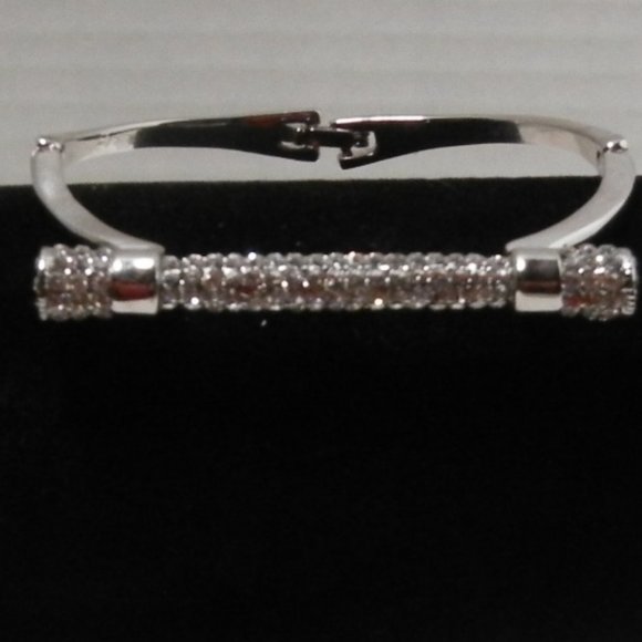 Womens Silver Cuff Bar with Crystals Bracelet  NEW W/O TAGS - Picture 6 of 8